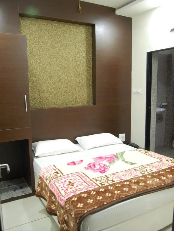 Hotel Poonam Palace Ujjain Chambre photo