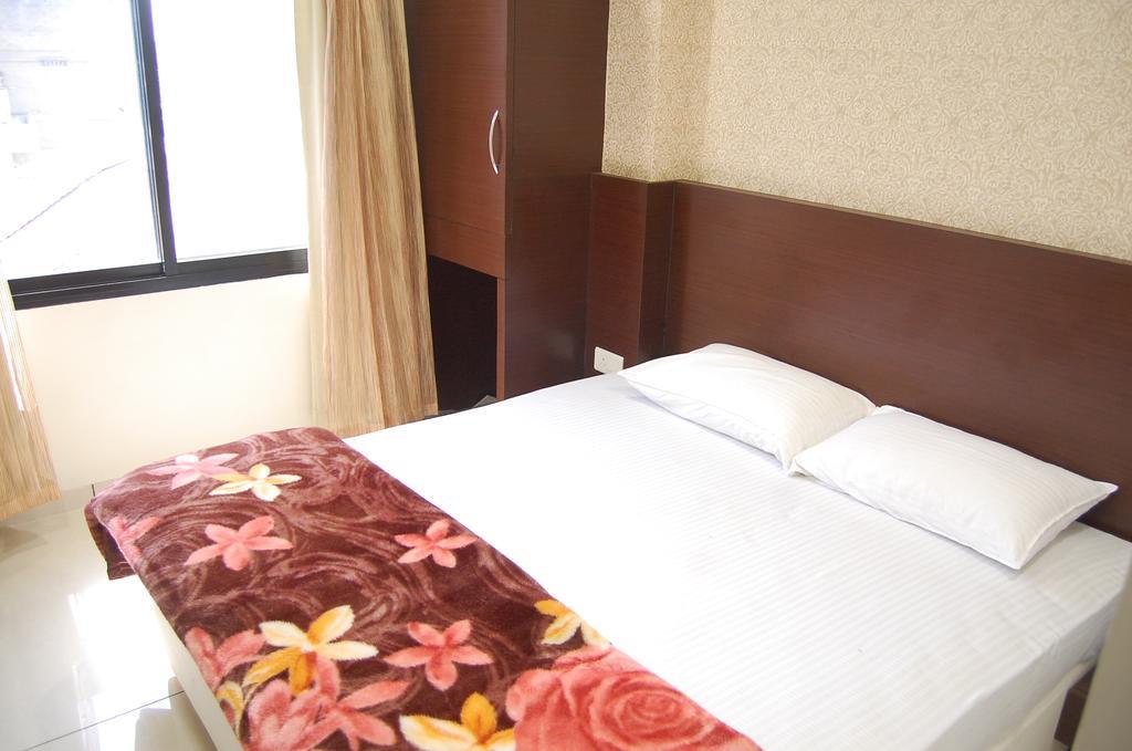 Hotel Poonam Palace Ujjain Chambre photo