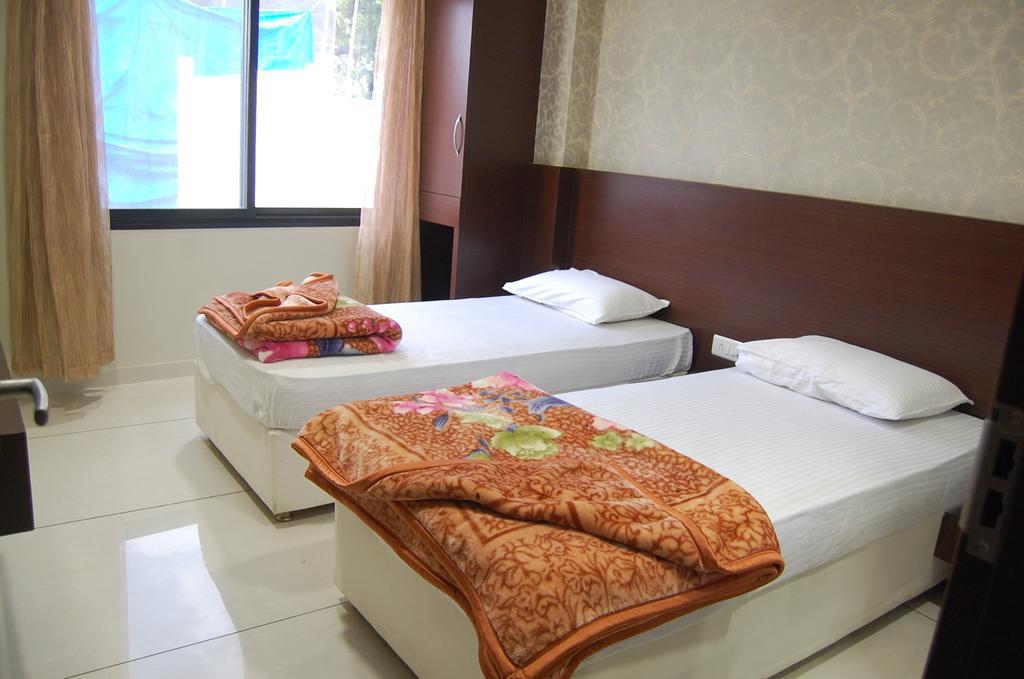 Hotel Poonam Palace Ujjain Extérieur photo